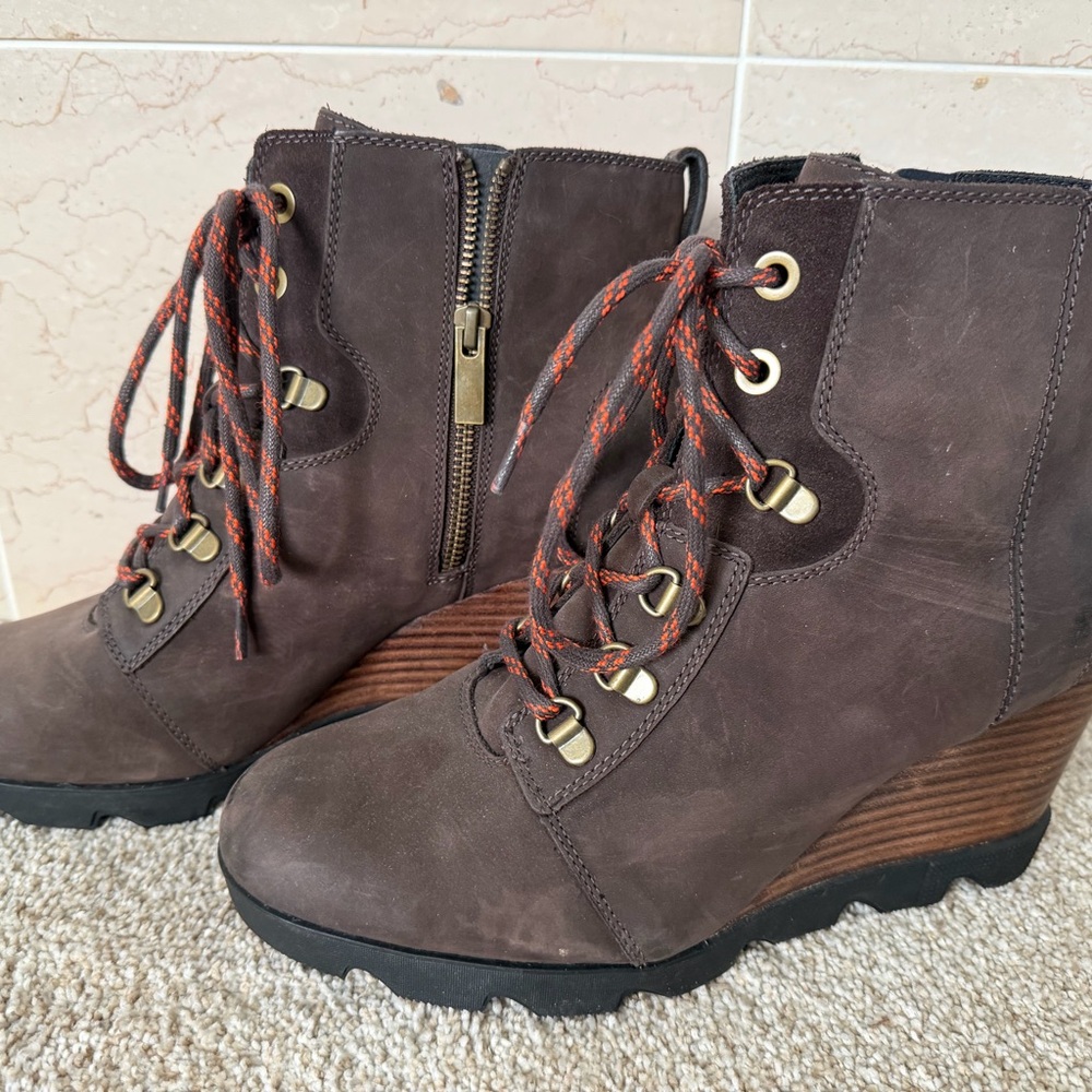Sorel Dark Brown Suede Lace/Zip Up Wedge Boots
